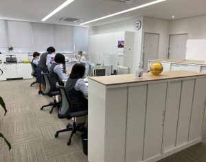 白基調の清潔感あるオフィスです！